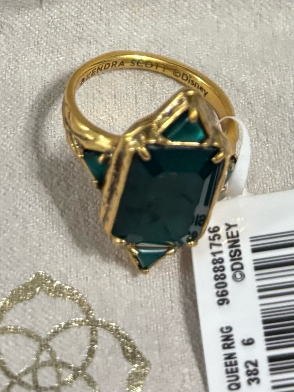Kendra Scott x Disney The Queen Vintage Green Mother of Pearl Statement Ring - Picture 6 of 12